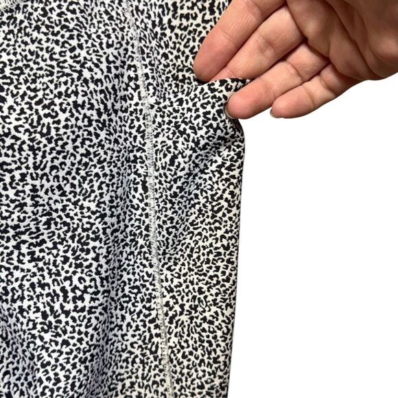 ATHLETA Salutation Stash II Textured Tight Leggings XS Black White Pockets Gym - Picture 7 of 10